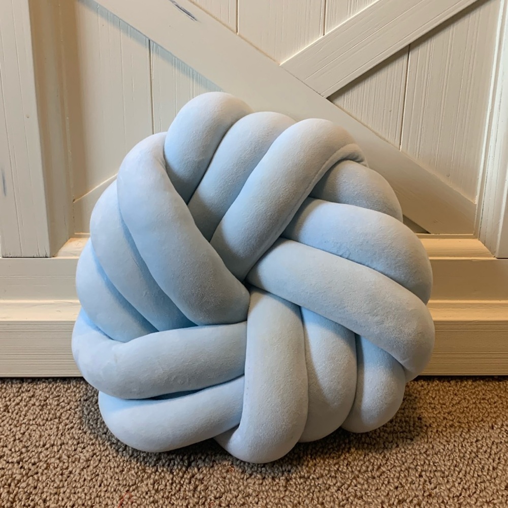 Round Knotted Throw Pillow